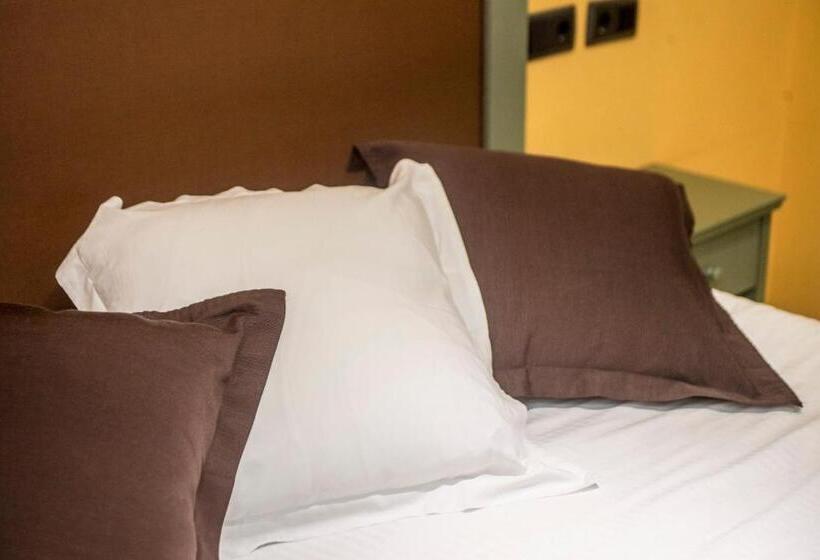 חדר סטנדרט לשלושה עם מרפסת, Boutique Hotel Castilla