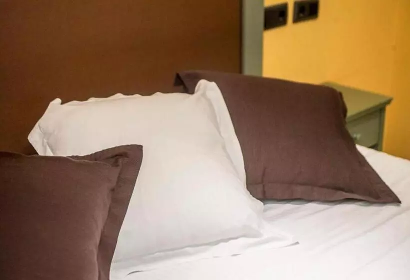 اتاق استاندارد سه تخته با بالکن, Boutique Hotel Castilla