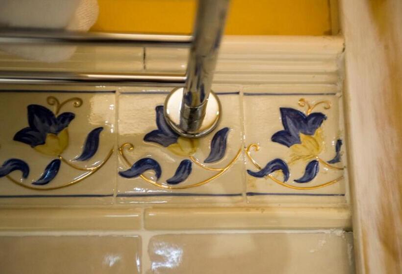 חדר סטנדרט לשלושה עם מרפסת, Boutique Hotel Castilla