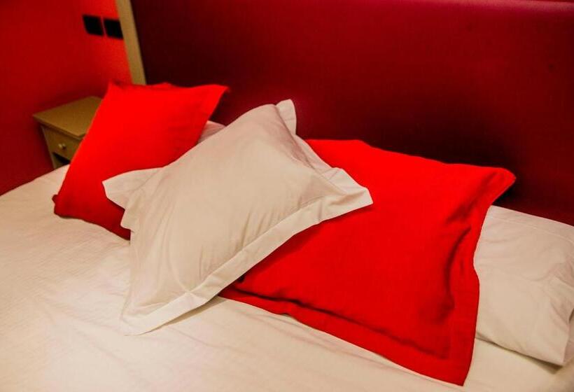 חדר סטנדרט לשלושה עם מרפסת, Boutique Hotel Castilla