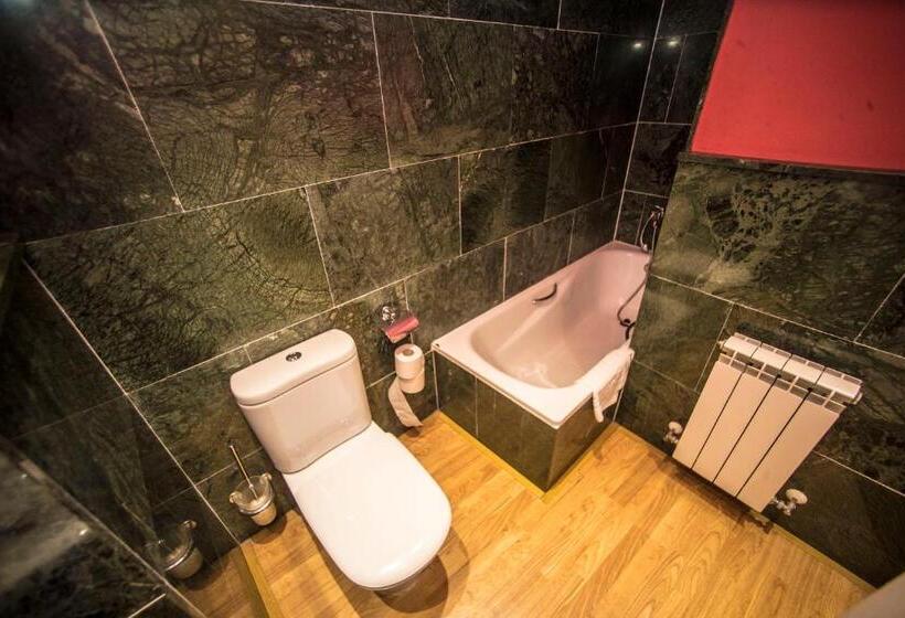 חדר סטנדרט לשלושה עם מרפסת, Boutique Hotel Castilla