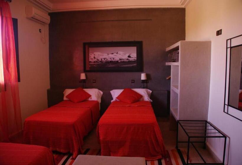 اتاق استاندارد سه نفره, Dar Chamaa