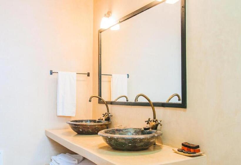 اتاق سوپریور, Dar Chamaa