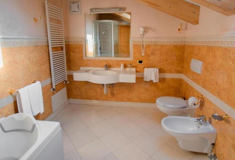 클래식 4인 룸, Dolomiti Schloss