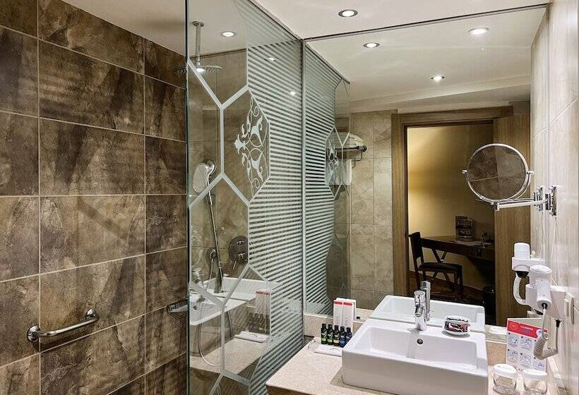 سوییت جونیور, Kaya Izmir Thermal & Convention
