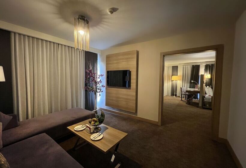 سوییت جونیور, Kaya Izmir Thermal & Convention