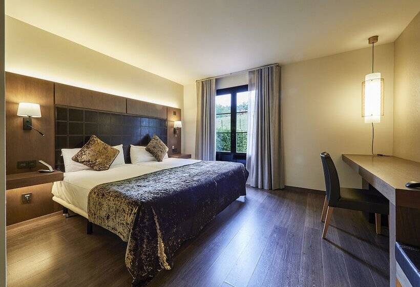 سرير فى غرفة مشتركه, La Piconera And Spa