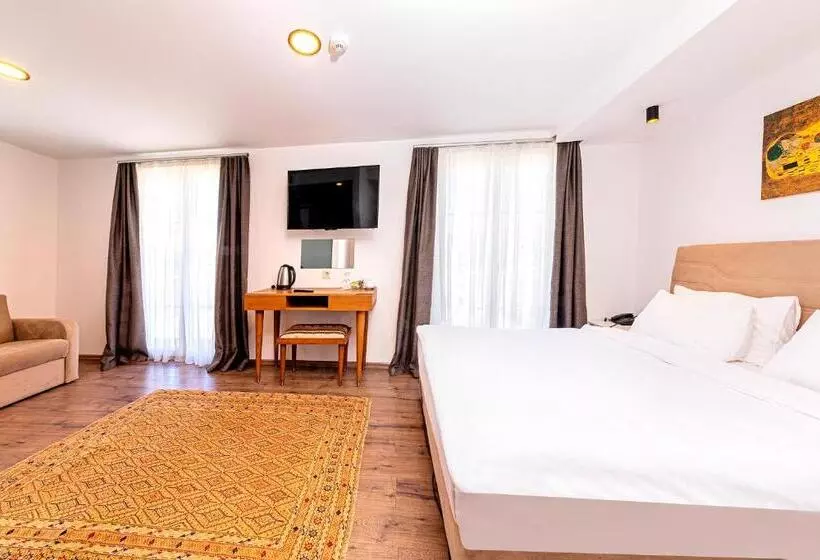 سوییت با چشمانداز دریا, Neda Hotel Istanbul