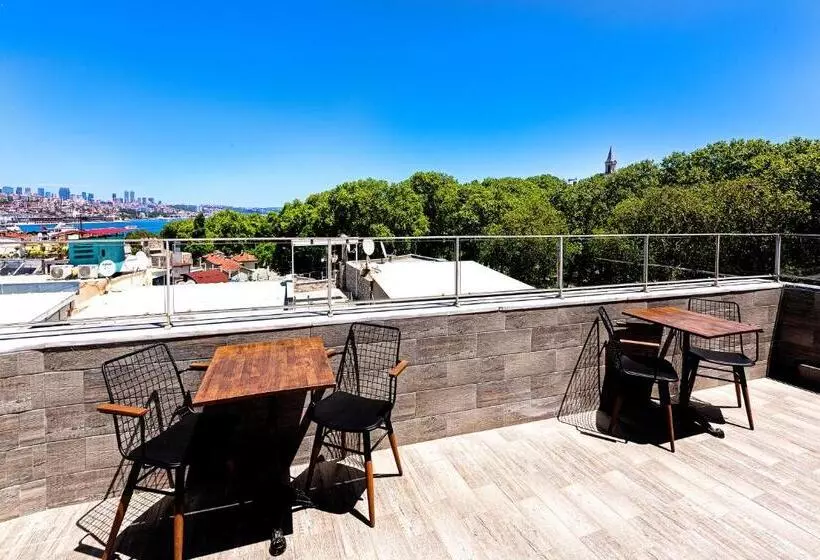 سوییت با چشمانداز دریا, Neda Hotel Istanbul