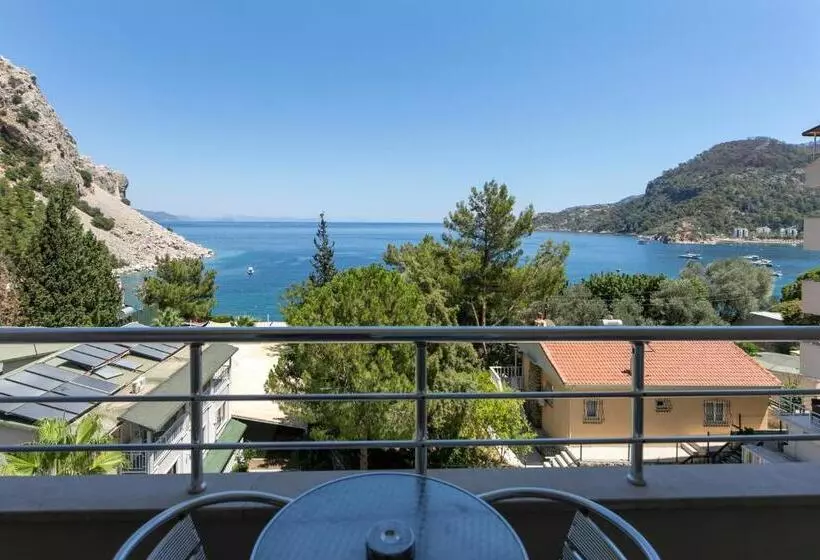 اتاق استاندارد چهار تخته با چشم‌انداز دریا, Mavi Deniz Otel   All Inclusive