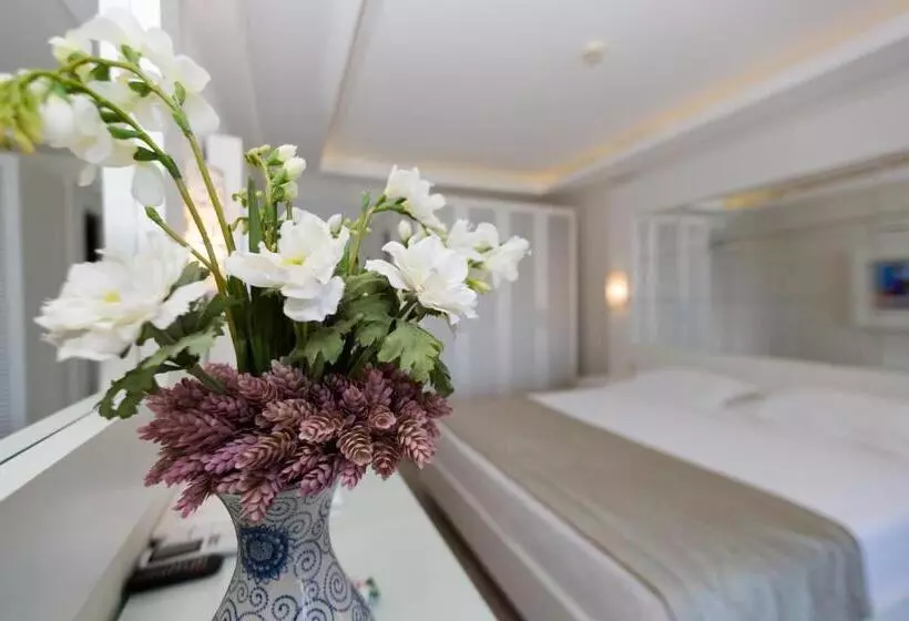 اتاق استاندارد چهارنفره با چشم‌انداز باغ, Mavi Deniz Otel   All Inclusive