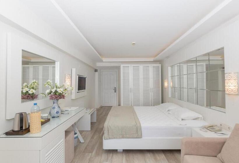 اتاق استاندارد چهارنفره با چشم‌انداز باغ, Mavi Deniz Otel   All Inclusive