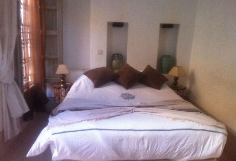 غرفة قياسية, Dar Nabila