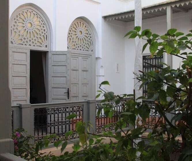 غرفة قياسية ثلاثية, Dar Nabila