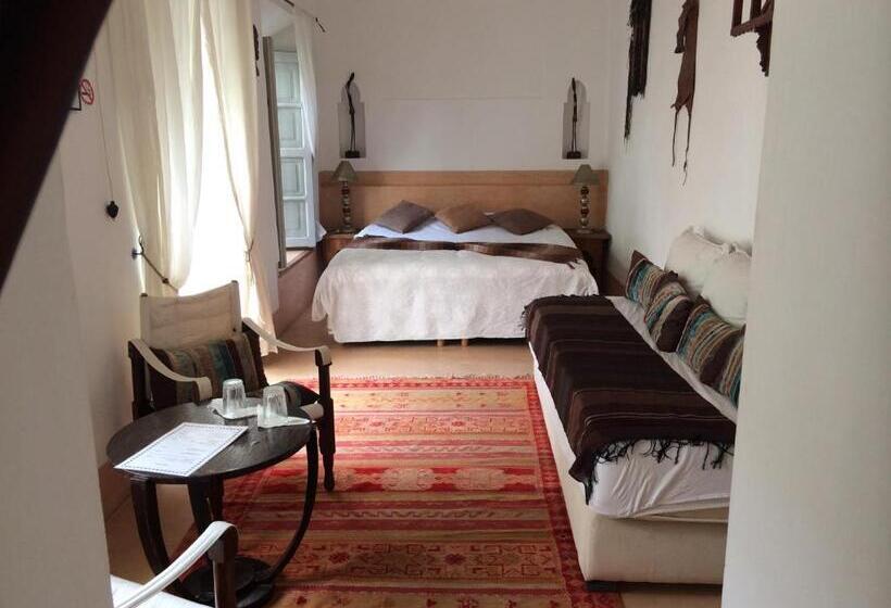 غرفة قياسية ثلاثية, Dar Nabila