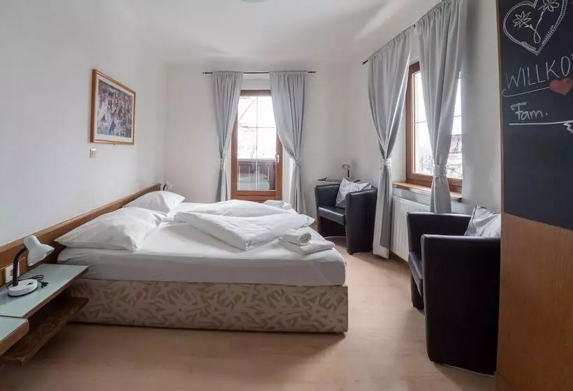 اتاق پریمیوم سه تخته, B&b Hotel Heimgartl