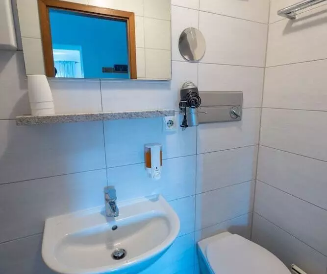 اتاق پریمیوم سه تخته, B&b Hotel Heimgartl
