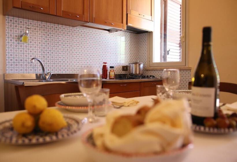 شقة غرفتين, Cala Dell'arena