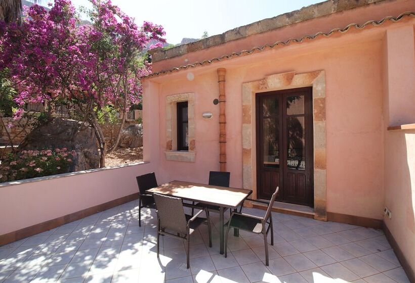 غرفة قياسية ثلاثية مطلة علي الحديقة, Cala Dell'arena