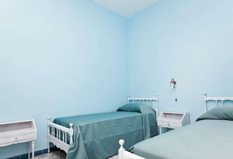 غرفة قياسية ثلاثية مطلة علي الحديقة, Cala Dell'arena