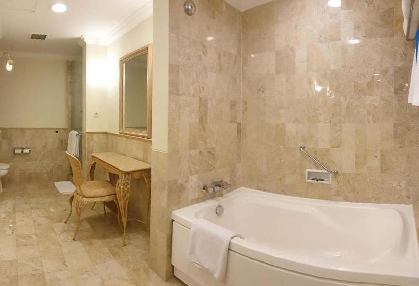 סוויטה אקזקיוטיב, Aryaduta Lippo Village