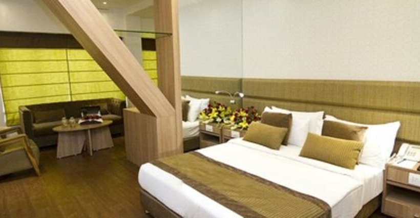 חדר אקזקיוטיב, Centre Point