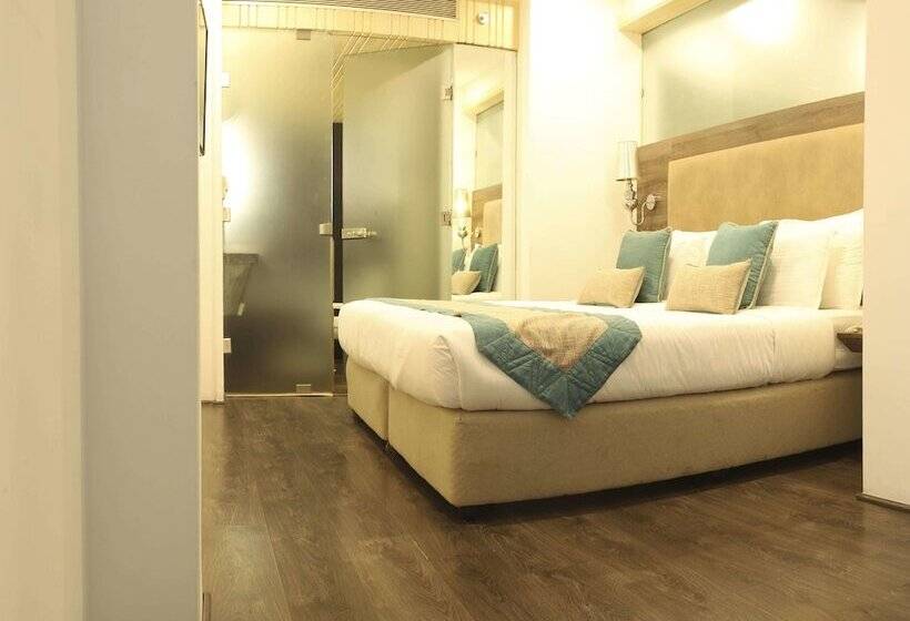 חדר אקזקיוטיב, Centre Point