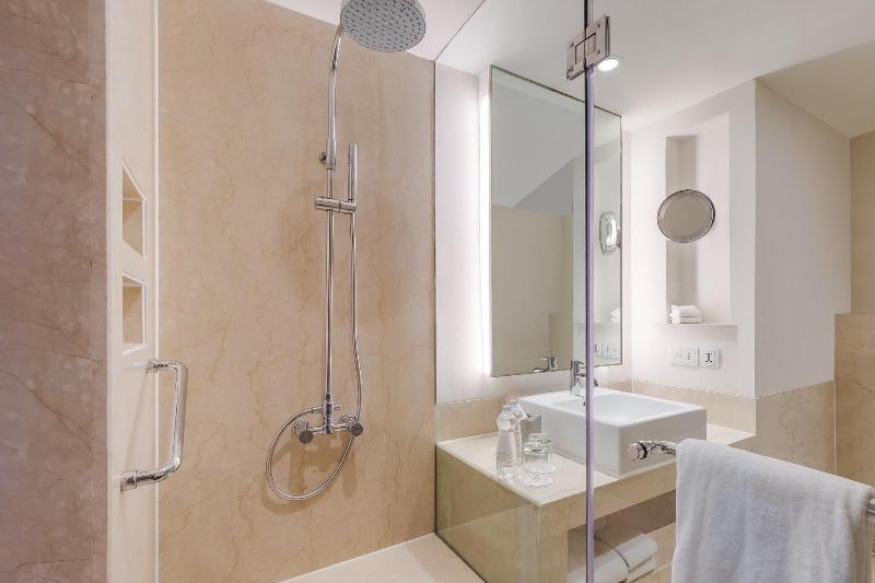 اتاق کلاب, Courtyard By Marriott Gurugram Downtown