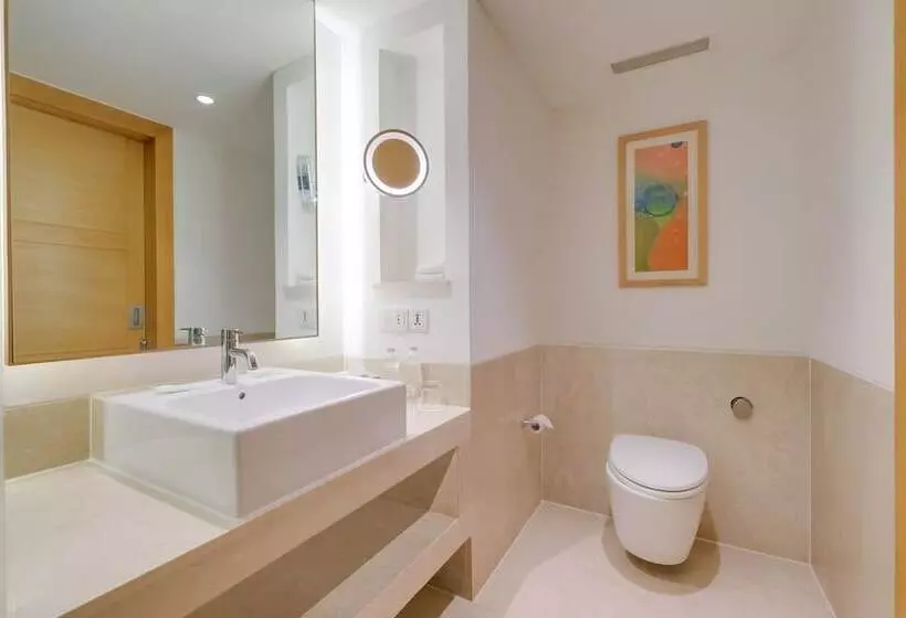 ダブルベッドスタンダードルーム, Courtyard By Marriott Gurugram Downtown