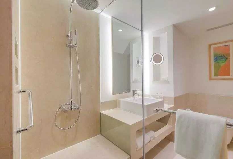 ダブルベッドスタンダードルーム, Courtyard By Marriott Gurugram Downtown