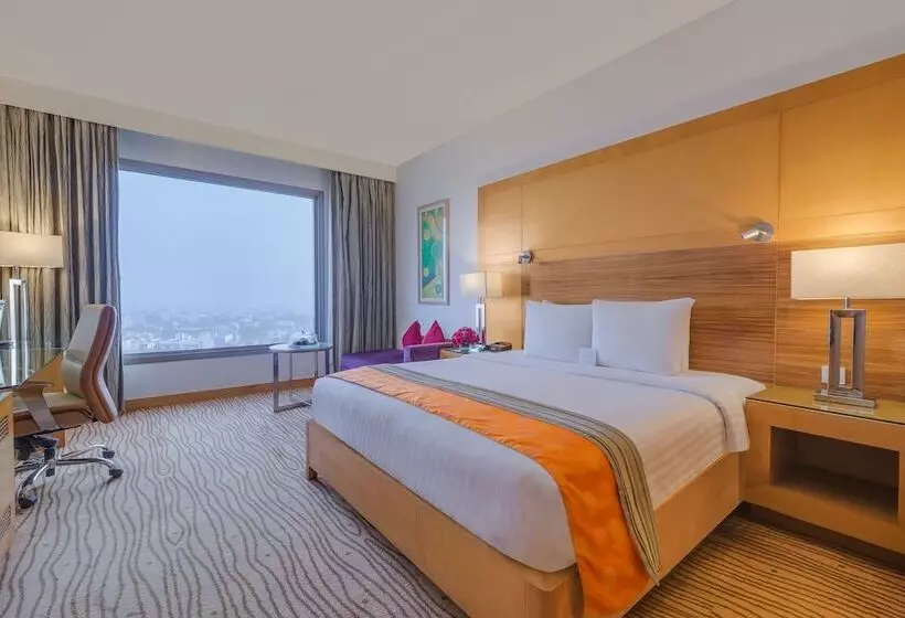 ダブルベッドスタンダードルーム, Courtyard By Marriott Gurugram Downtown
