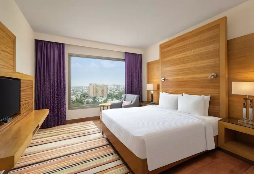 ダブルベッドスタンダードルーム, Courtyard By Marriott Gurugram Downtown