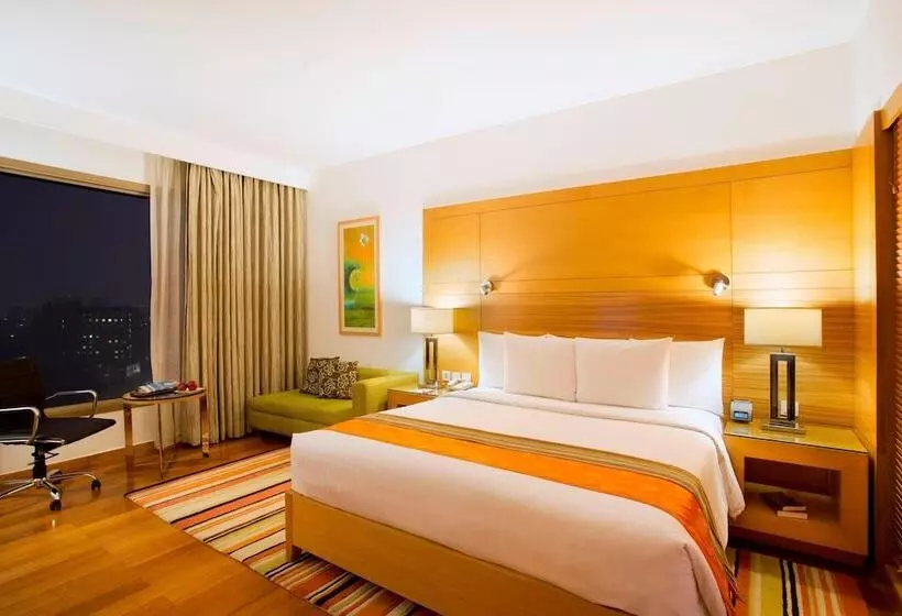 ダブルベッドスタンダードルーム, Courtyard By Marriott Gurugram Downtown