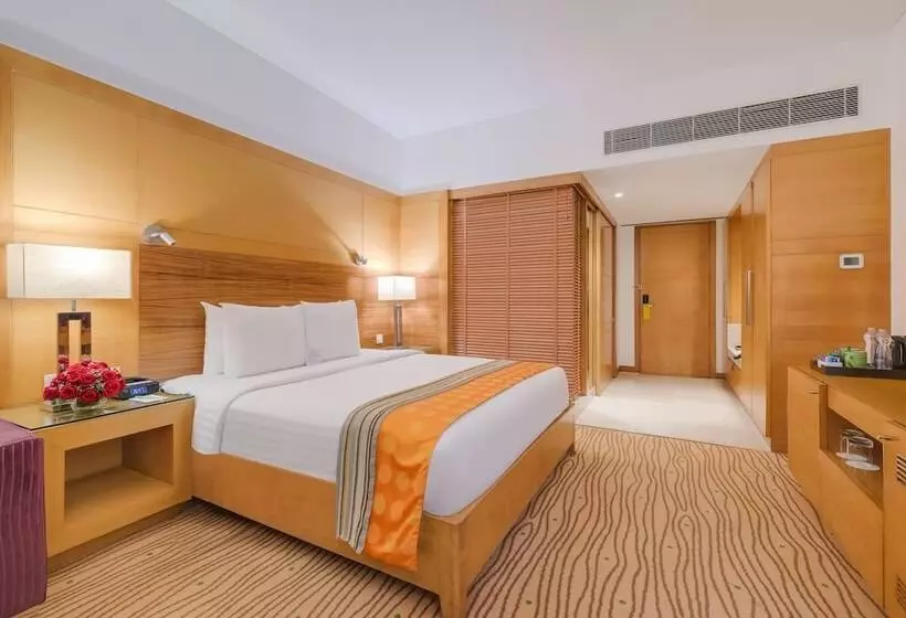 ダブルベッドスタンダードルーム, Courtyard By Marriott Gurugram Downtown
