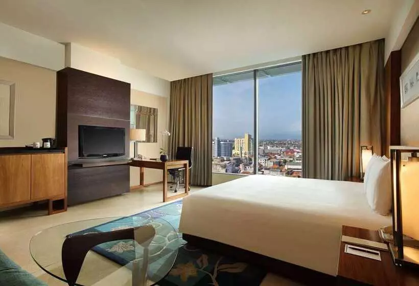 Büyük Çift Kişilik Yataklı Delüks Oda, Hilton Bandung