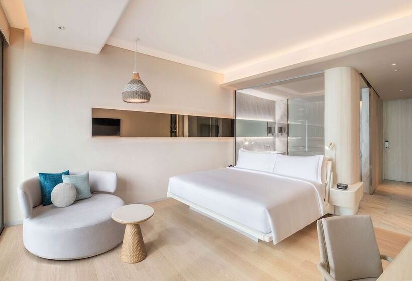 Номер Deluxe Вид на Море, Hilton Pattaya