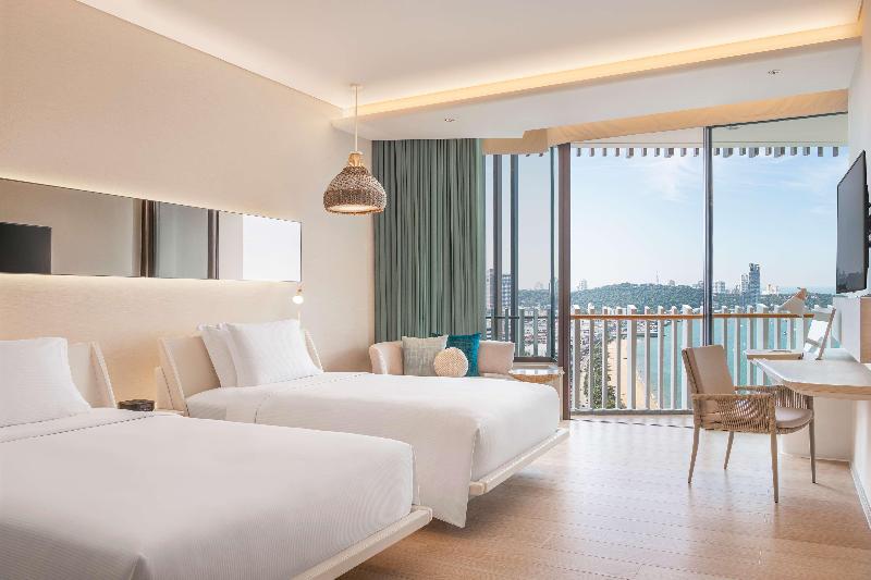 Номер Deluxe, Hilton Pattaya