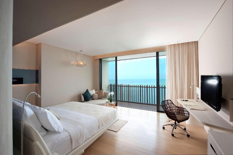 Номер Deluxe Вид на Море, Hilton Pattaya