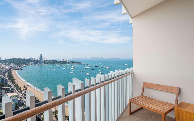 Номер Deluxe Кровать Кинг, Hilton Pattaya