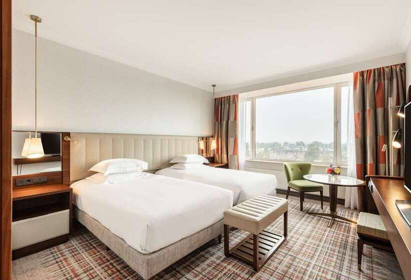 Номер Deluxe Вид на Море, Hilton Pattaya