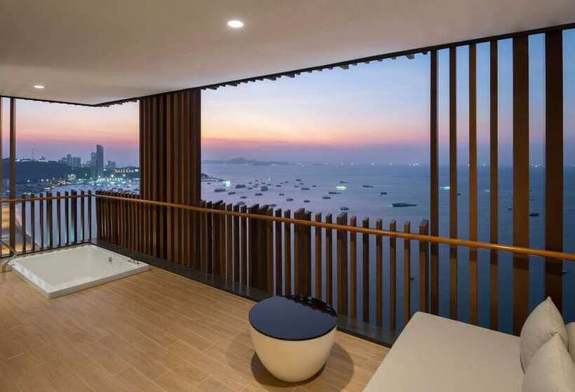 Люкс Престиж, Hilton Pattaya
