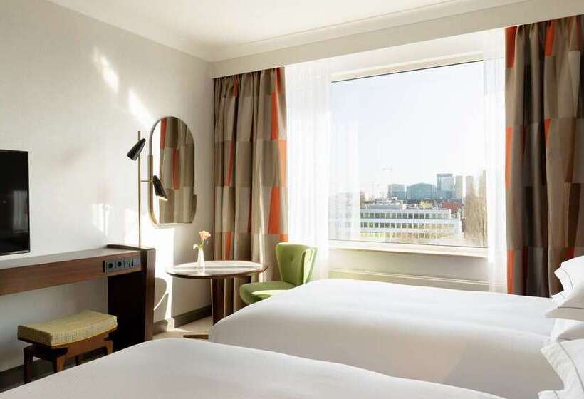 Номер Deluxe Вид на Море, Hilton Pattaya