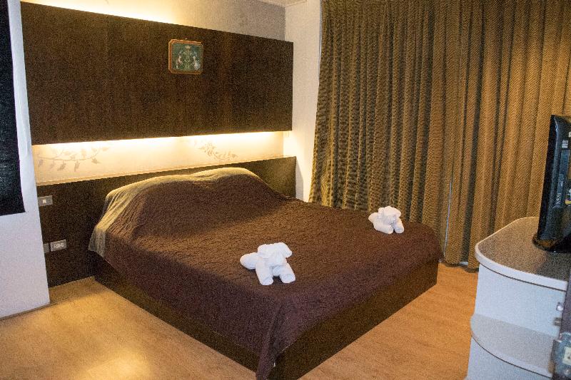 Вилла 4 Спальни, Jomtien Garden & Resort