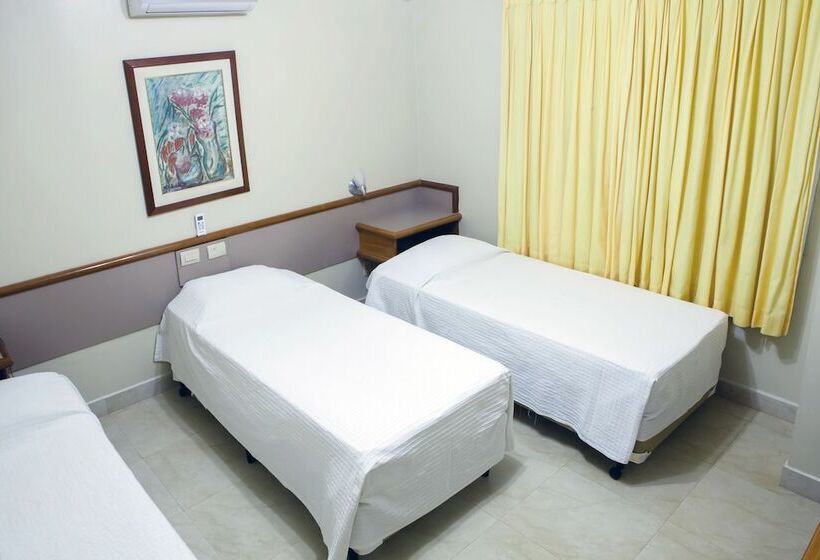 חדר סטנדרט לשלושה, Jva Fenix