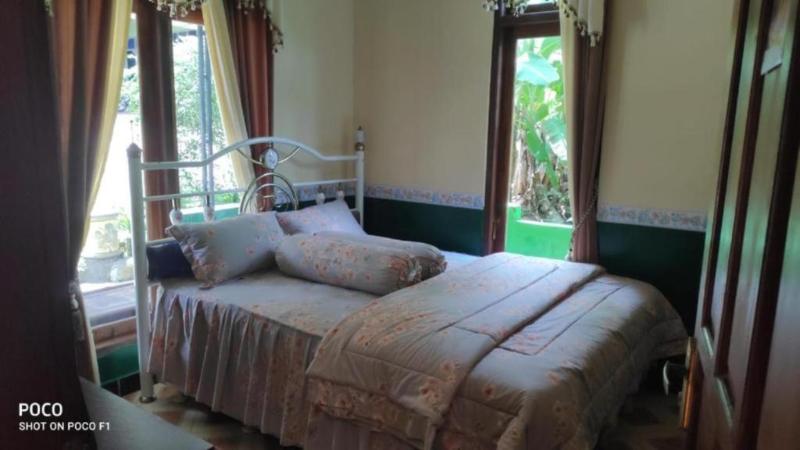 חדר סטנדרט לשלושה, Jva Fenix