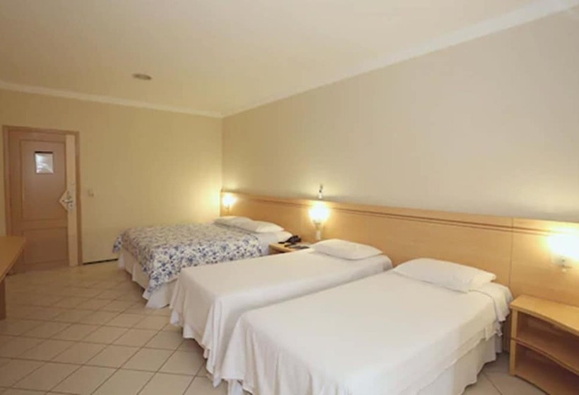 غرفة قياسية ثلاثية, Litoranea Praia