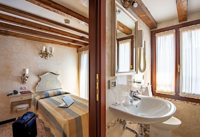 اتاق استاندارد یک نفره, Mercurio