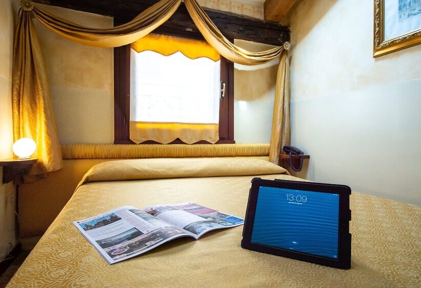 اتاق اکونومی, Mercurio