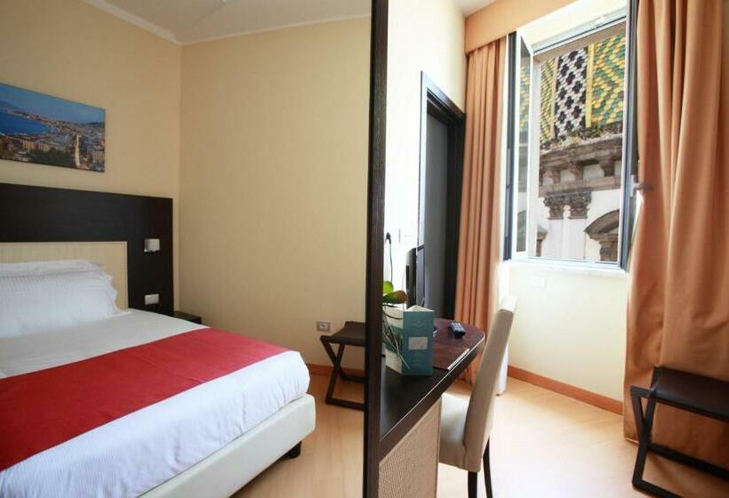 اتاق راحتی, Naples