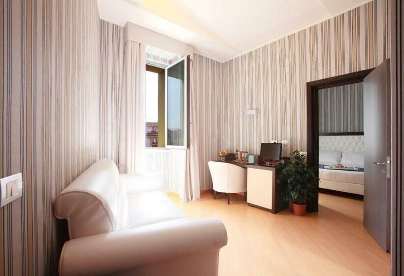 سوییت جونیور, Naples